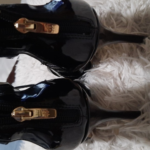 Marc Fisher Shoes - Picture 6 of 12